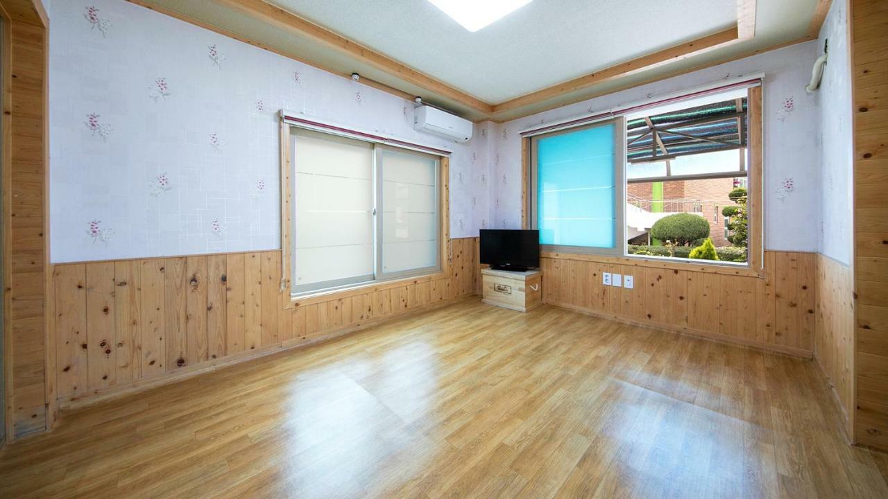 Samcheok Sol Beach Pension Exterior photo